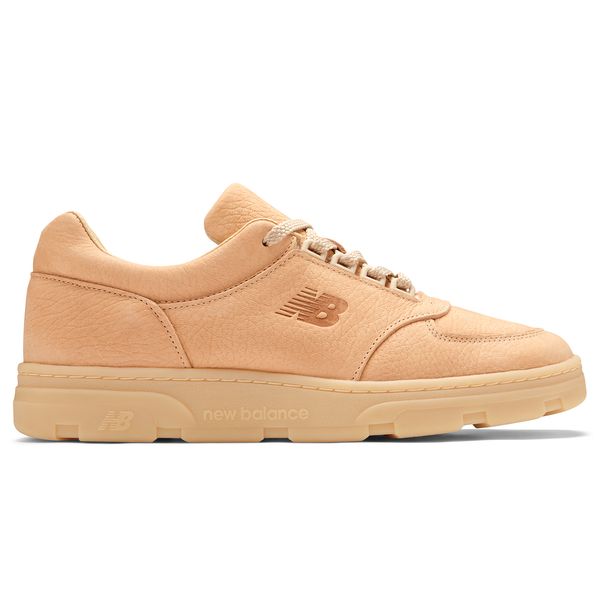 Buty męskie New Balance Allerdale UADWVTL – beżowe. Brązowe buty sportowe męskie New Balance, z gumy, bez zapięcia. Za 1,149.99 zł.