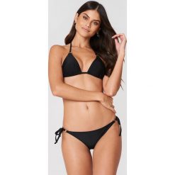 NA-KD Swimwear Metal Ring Tie Strap Panty - Black. Czarne bikini damskie NA-KD Swimwear. Za 60.95 zł.