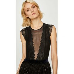 Silvian Heach - Body. Różowe body damskie Silvian Heach, z elastanu. Za 229.90 zł.