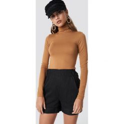 NA-KD Classic Szorty w prążki - Black. Szorty damskie marki NA-KD Classic. Za 80.95 zł.