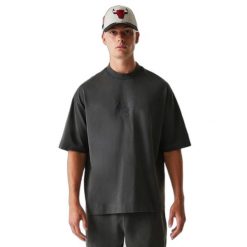 Koszulka w pudełku Chicago Bulls Washed. Szare koszulki sportowe męskie New Era, bez wzorów, bez kołnierzyka, bez ramiączek, do koszykówki. W wyprzedaży za 176.00 zł.