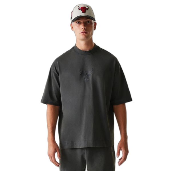 Koszulka w pudełku Chicago Bulls Washed. Szare koszulki sportowe męskie New Era, bez wzorów, bez kołnierzyka, bez ramiączek, do koszykówki. W wyprzedaży za 176.00 zł.