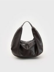 Torebka hobo - mahoniowy. Brązowe torebki do ręki damskie Reserved, bez wzorów, ze skóry, bez dodatków. Za 159.99 zł.