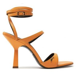 Sandały Patrizia Pepe. Brązowe sandały damskie Patrizia Pepe, bez wzorów, bez obcasa, na słupku, bez zapięcia. Za 2,369.00 zł.