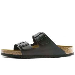 Birkenstock Arizona Czarne Kapcie Dorosłych. Czarne kapcie damskie Birkenstock, bez wzorów. Za 369.00 zł.