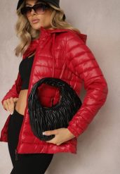 Czerwona Pikowana Kurtka z Odpinanym Kapturem Telianna. Czerwone kurtki damskie Renee, s, bez wzorów. Za 49.99 zł.