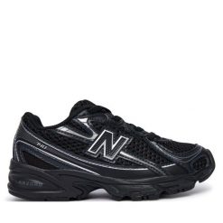 Sneakersy New Balance. Czarne trampki i tenisówki chłopięce New Balance, bez wzorów, bez zapięcia. Za 299.99 zł.