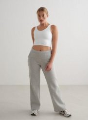 Damskie spodnie dresowe szerokie nogawki, miękkie Wide Sweatpants szary melanż. Szare spodnie dresowe damskie Aim'n, m, bez wzorów, z bawełny. Za 219.70 zł.