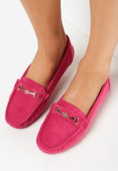 Fuksjowe Mokasyny z Imitacji Zamszu z Metalową Ozdobą Gelalline. Czerwone mokasyny damskie Born2be, z jeansu, biznesowe. Za 69.99 zł.