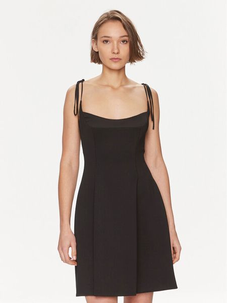 Hugo Sukienka codzienna Kamuran 50510426 Czarny Regular Fit. Czarne sukienki damskie Hugo, na co dzień, bez wzorów, z syntetyku, bez kołnierzyka, bez ramiączek, proste. Za 709.99 zł.