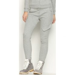 Szare Spodnie Dresowe Inner Smile. Szare spodnie dresowe damskie marki Born2be, z dresówki. Za 49.99 zł.