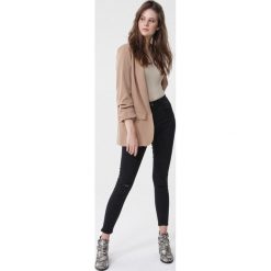 Czarne Jeansy Cirque. Czarne jeansy damskie Born2be. Za 69.99 zł.