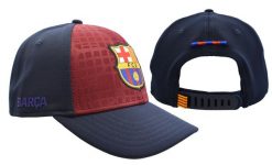 Czapka z daszkiem FC Barcelona - oficjalna licencjonowana. Niebieskie czapki i kapelusze męskie FC Barcelona, bez wzorów, z poliesteru. Za 97.90 zł.