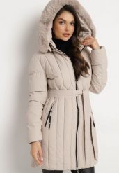 Beżowa Kurtka z Pionowymi Pikowanymi Przeszyciami i Kapturem z Futrem Wiązana w Pasie Leoriya. Brązowe kurtki damskie Born2be, s, bez wzorów, z jeansu. Za 159.99 zł.