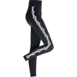 Legginsy bezszwowe bonprix czarny z nadrukiem. Legginsy damskie marki bonprix. Za 24.99 zł.