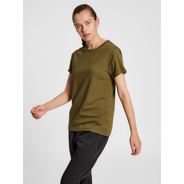 Koszulka damska Hummel Red Basic. Zielone koszulki sportowe damskie Hummel, s, bez wzorów, z bawełny, bez kołnierzyka, bez ramiączek, na fitness i siłownię. Za 98.50 zł.