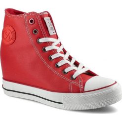 Czerwone Sneakersy Cross Jeans Damskie Modne Buty. Czerwone półbuty damskie Cross Jeans, bez wzorów, z jeansu, bez obcasa, na koturnie, bez zapięcia. Za 109.00 zł.