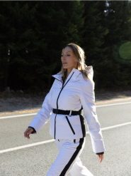 Puchowa kurtka z paskiem - złamana biel. Kurtki damskie Reserved, l, bez wzorów, z puchu, bez kaptura. W wyprzedaży za 399.99 zł.