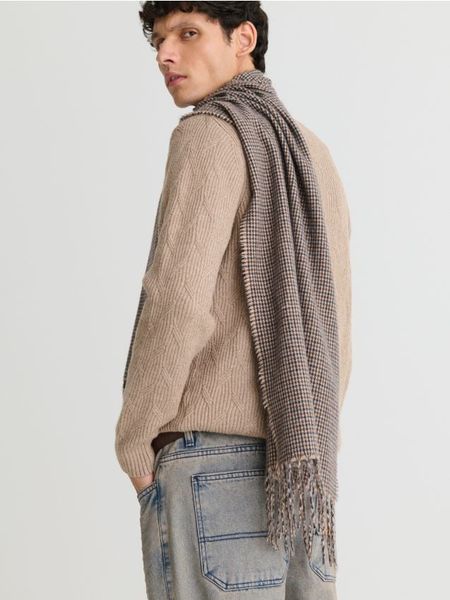 Szalik z frędzlami - wielobarwny. Szaliki męskie Sinsay, bez wzorów. Za 19.99 zł.