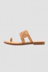 MICHAEL KORS Brązowe klapki Alma Flat Sandal, Rozmiar 38,5. Brązowe klapki damskie Michael Kors, bez wzorów, bez obcasa. W wyprzedaży za 459.99 zł.