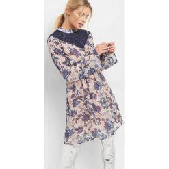 Sukienka w kwiaty z koronką. Sukienki damskie marki Orsay. Za 159.99 zł.
