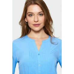 Niebieska elegancka bluzka z zakładkami. Bluzki damskie Greenpoint. Za 29.99 zł.