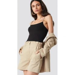 NA-KD Classic Szorty z podkreśloną talią - Beige. Szorty damskie marki NA-KD Classic. Za 80.95 zł.