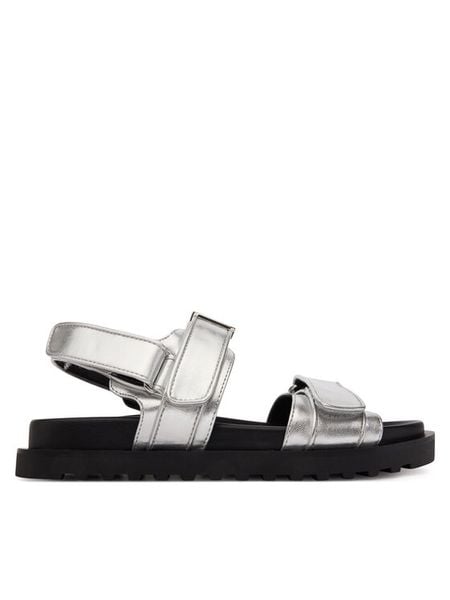 Guess Sandały FLJFBL LEL03 Srebrny. Szare sandały damskie Guess, z aplikacjami, ze skóry, bez obcasa, na płaskiej podeszwie, bez zapięcia. Za 291.99 zł.