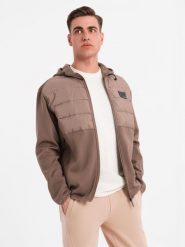 Lekka męska kurtka z łączonych materiałów z kapturem i ozdobnym pikowaniem – jasnobrązowa V2 OM-JANP-0160 - XXL. Brązowe kurtki męskie Ombre Clothing, l, z aplikacjami, z gumy, z kapturem. W wyprzedaży za 139.99 zł.
