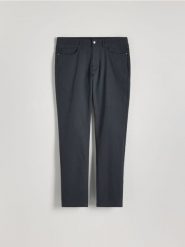 Spodnie slim fit z lyocellem - granatowy. Niebieskie spodnie materiałowe męskie Reserved, bez wzorów, z bawełny. W wyprzedaży za 79.99 zł.