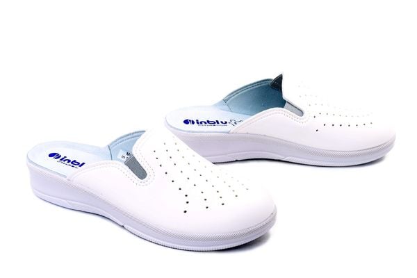 Inblu 50-34 101 bianco, klapki damskie. Białe klapki damskie Inblu, bez wzorów, bez obcasa, na koturnie. Za 73.90 zł.
