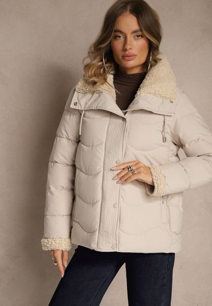 Ciemnobeżowa Kurtka z Pikowanymi Przeszyciami i Kapturem Zdobiona Futerkiem Olevesa. Brązowe kurtki damskie Renee, l, z aplikacjami, z jeansu. Za 169.99 zł.