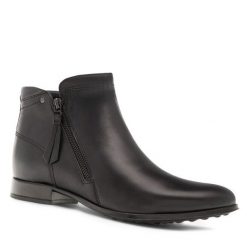 Botki Lasocki. Czarne botki damskie Lasocki, bez obcasa, na płaskiej podeszwie, bez zapięcia. Za 124.99 zł.