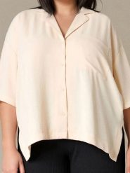 Koszula z kieszonką - kremowy. Białe koszule damskie Sinsay, l, bez wzorów, eleganckie, bez kołnierzyka, plus size, bez ramiączek. W wyprzedaży za 33.99 zł.