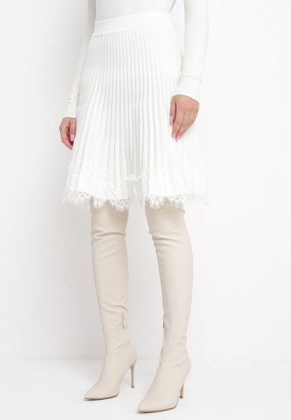 Biała Mini Spódnica z Gumką w Pasie z Koronką Cales. Białe spódnice damskie Born2be, bez wzorów, z koronki, mini. Za 99.99 zł.