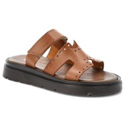 Klapki damskie Armodo, cholewka ze skóry naturalnej z ażurowymi perforacjami szeroki pasek z regulacją na rzep, brązowe, 40440. Brązowe klapki damskie Armodo, w ażurowe wzory, ze skóry, bez obcasa. Za 289.00 zł.
