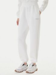 Guess Spodnie dresowe Cecilia V4BB13 K7UW2 Biały Regular Fit. Białe spodnie dresowe damskie Guess, m, z aplikacjami, z dresówki. Za 260.99 zł.