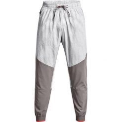 Spodnie dresowe Under Armour RUSH LEGACY WOVEN. Szare spodnie sportowe męskie Under Armour, s, bez wzorów, z dresówki, na fitness i siłownię. Za 444.05 zł.