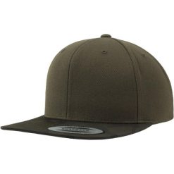 Czapka Z Daszkiem W Kamuflażu. Czarne czapki i kapelusze damskie FLEXFIT, bez wzorów. Za 136.99 zł.
