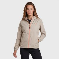 Kurtka trekkingowa damska Softshell AULP DUFFY rozpinana z kapturem turystyczna. Brązowe kurtki damskie Aulp, bez wzorów, ze skóry, z kapturem. Za 229.99 zł.