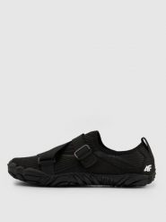 4F Buty do wody BALTROCK męskie - czarne 40. Czarne buty sportowe męskie 4f, z gumy, bez zapięcia, do pływania. Za 119.99 zł.