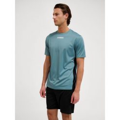 Koszulka Hummel Multi Pl. Niebieskie koszulki sportowe męskie Hummel, bez wzorów, bez kołnierzyka, bez ramiączek, do piłki nożnej. Za 160.50 zł.