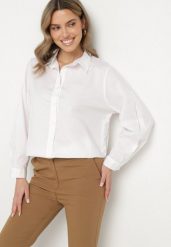 Biała Bawełniana Koszula w Klasycznym Stylu Oversize Rivriz. Białe bluzki damskie Born2be, m, bez wzorów, z bawełny, klasyczne, bez kołnierzyka, bez ramiączek. Za 54.99 zł.