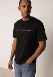 Czarna Koszulka T-shirt z Bawełny z Ozdobnym Nadrukiem Daphileia. Czarne t-shirty męskie Born2be, l, bez wzorów, z bawełny, bez kołnierzyka. Za 39.99 zł.