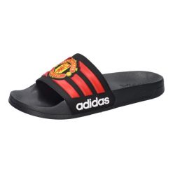 Sandały adilette Manchester United 2025/26. Czarne sandały męskie Adidas, z materiału, bez zapięcia. Za 119.99 zł.