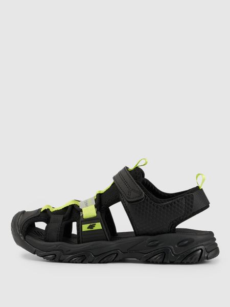 4F Sandały SVING chłopięce - czarne 33. Czarne sandały chłopięce 4f, z gumy, bez zapięcia. Za 149.99 zł.
