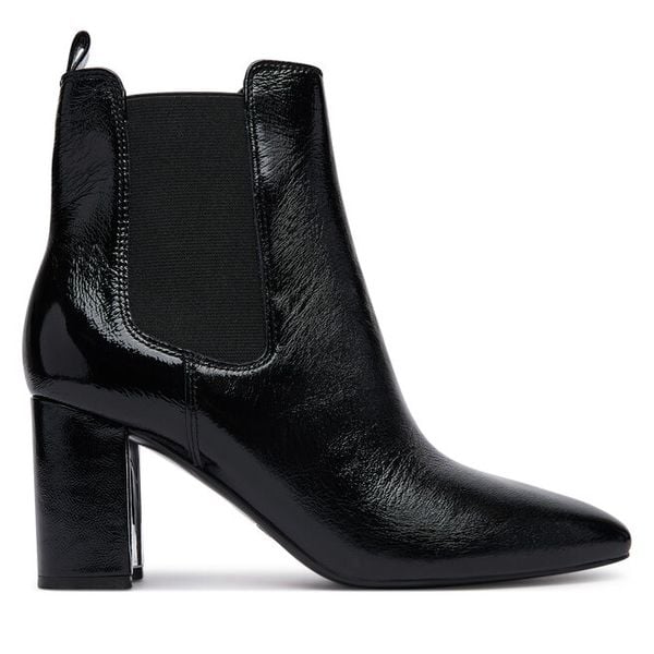 Botki Guess. Czarne botki damskie Guess, bez obcasa, na słupku, bez zapięcia. Za 674.99 zł.