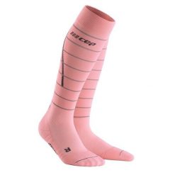 Skarpety do biegania damskie CEP Reflective kompresyjne wysokie. Czerwone skarpety damskie CEP, bez wzorów, z elastanu. Za 237.95 zł.