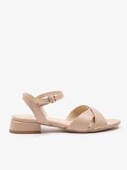 Beżowe sandały ze skóry licowej. Brązowe sandały damskie Ryłko, bez wzorów, ze skóry, bez obcasa, na obcasie, bez zapięcia. Za 379.99 zł.