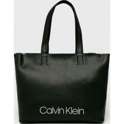 Calvin Klein - Torebka. Torby na ramię damskie marki Calvin Klein. W wyprzedaży za 449.90 zł.